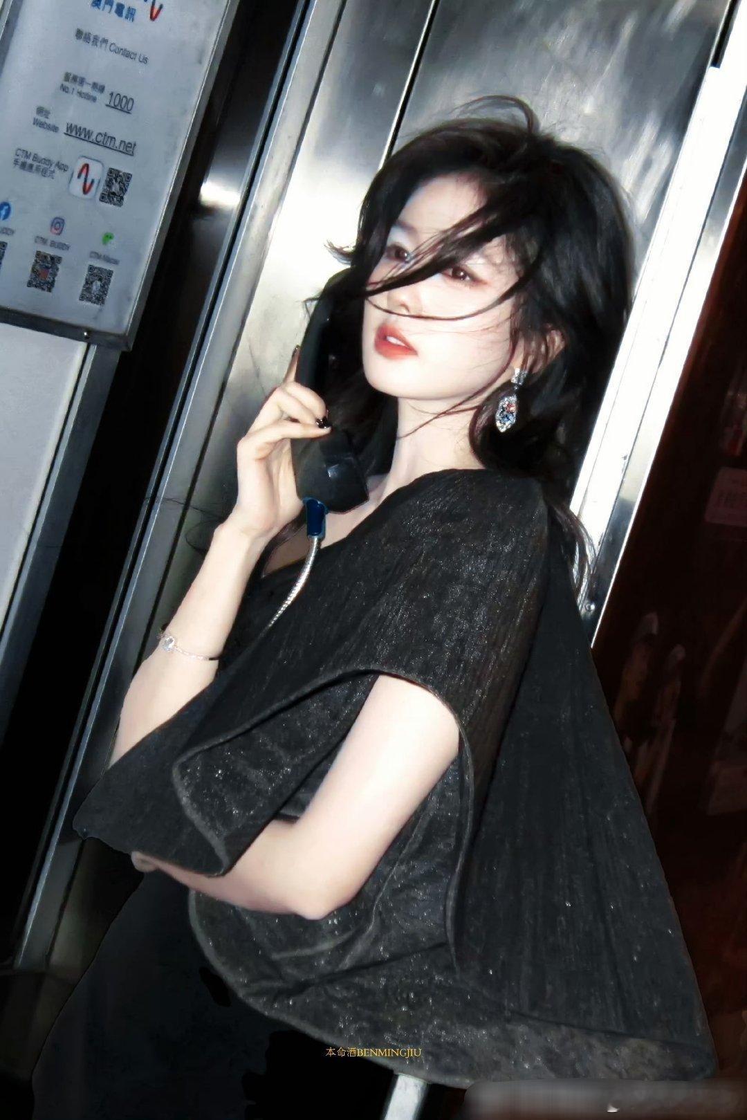 白鹿时隔8年再来星光大赏不管是猕猴桃，还是南极企鹅，白梦妍女士都轻松拿捏，爆剧