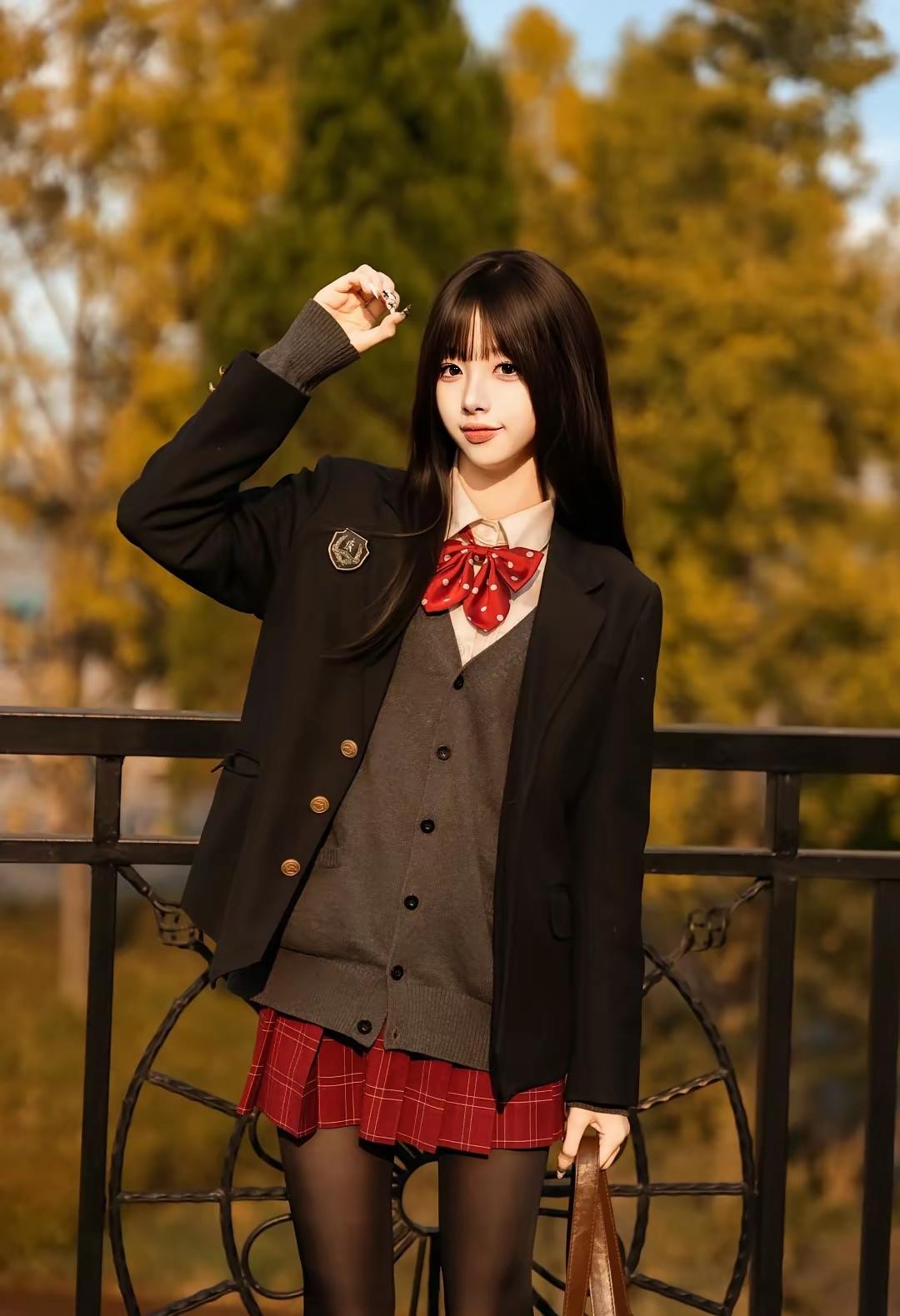 秋日校园少女，红领巾与黑外套的完美搭配，尽显青春活力！🍂💖红上衣穿搭