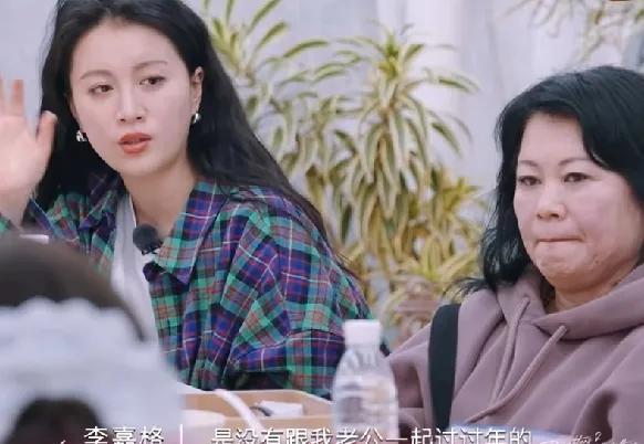 papi酱过年和老公各回各家陪伴父母的方法，第一个明星反对者出来了！李嘉格在节