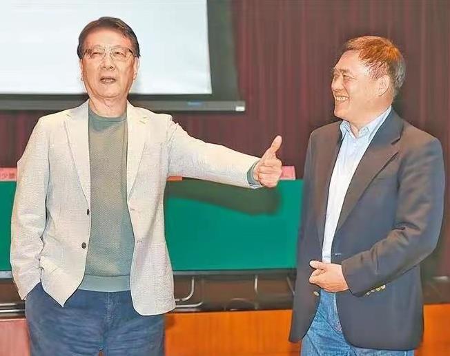 真的想不明白：他们为什么要出来选？郑丽文在网民中的民调高达65%以上，三分之二