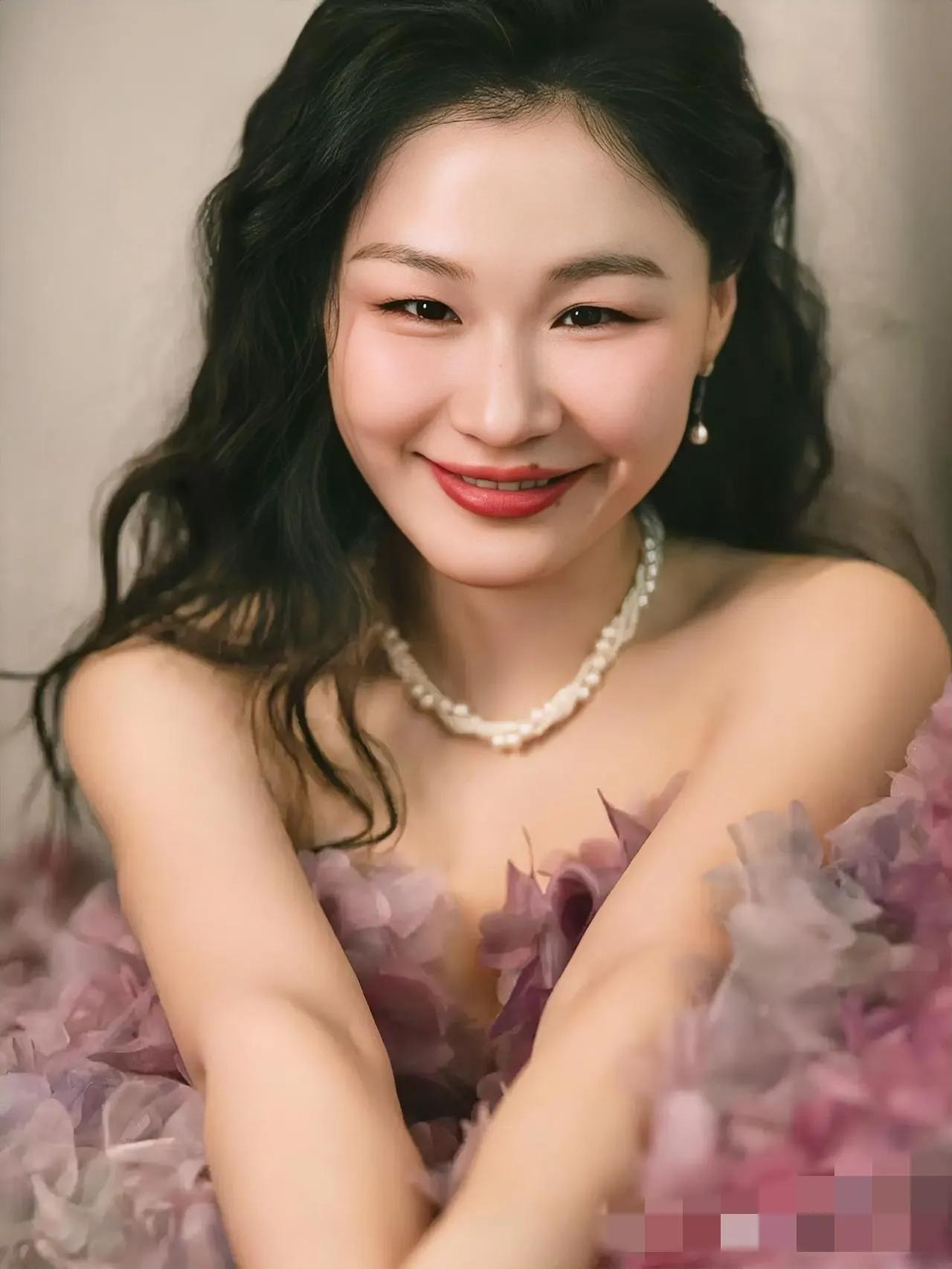 金靖婆婆喊话金靖老公舒奕橙，出门注意点！别给金靖丢脸！我又发现一个残酷的社会