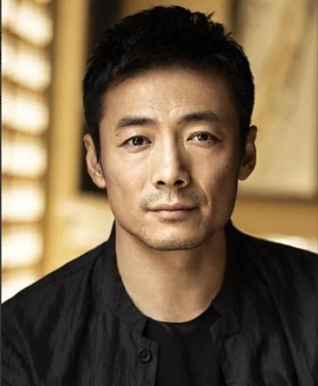 2012年，殷桃和祖峰拍了一场吻戏，拍完后，殷桃觉得对不住自己的好闺蜜刘天池，便