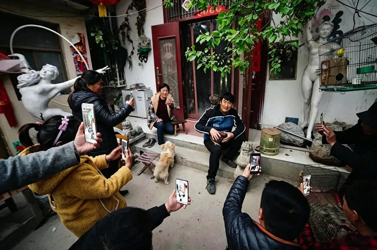 大衣哥的影响力究竟有多强？为何偏偏他火了十几年许许多多一夜爆红的草根人物，喧