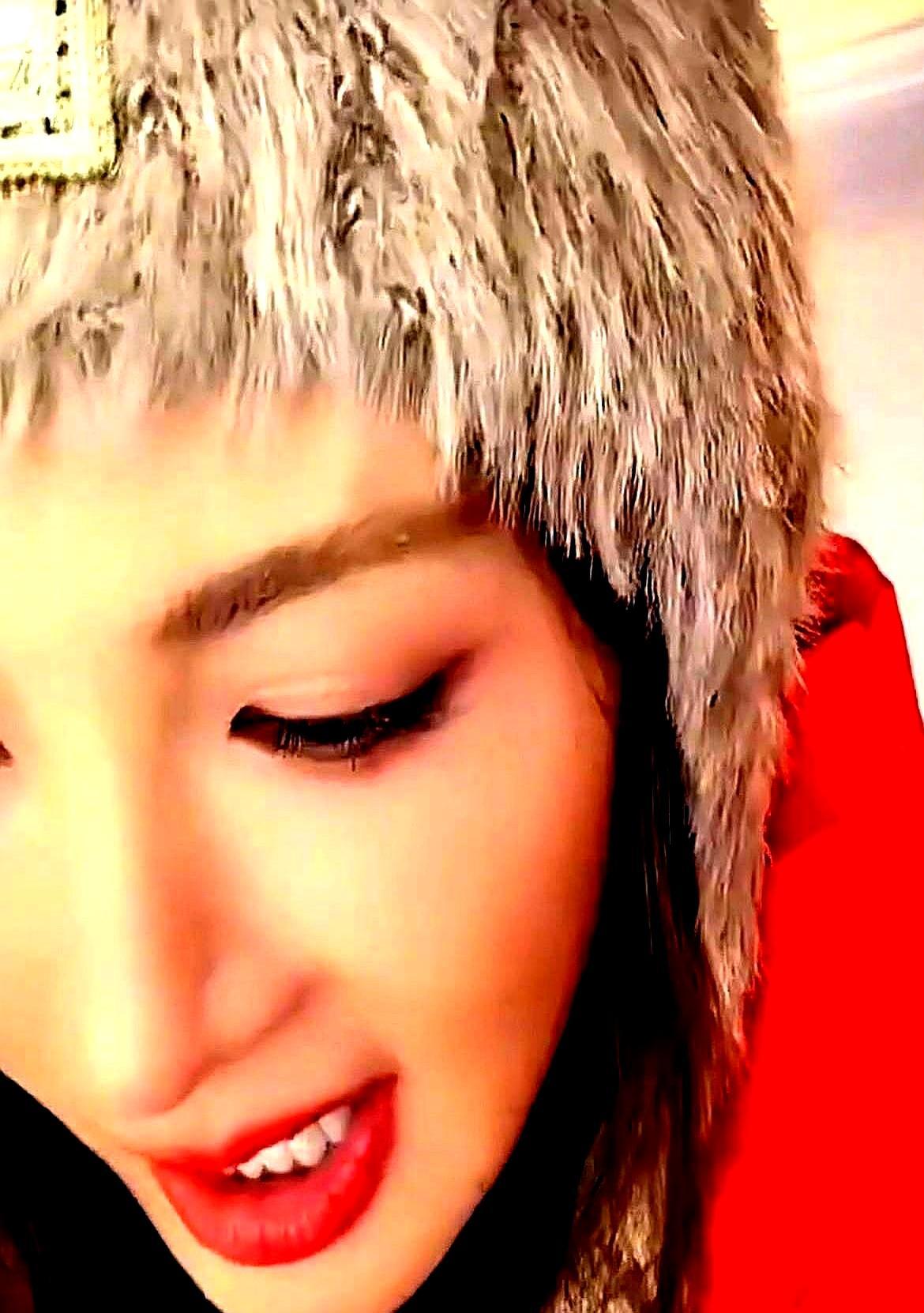 三天拍完，一周回本，一部50万的小短剧能挣一个亿。横店群演从跑龙套到当主演