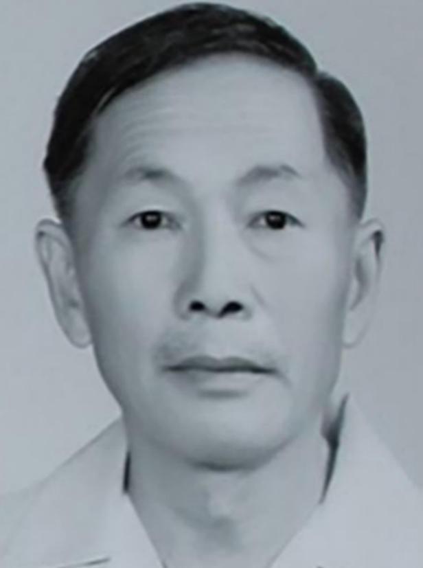 1989年，一个62岁的中国老人访美，几个中情局探员突然找到了他，出示证件后，说