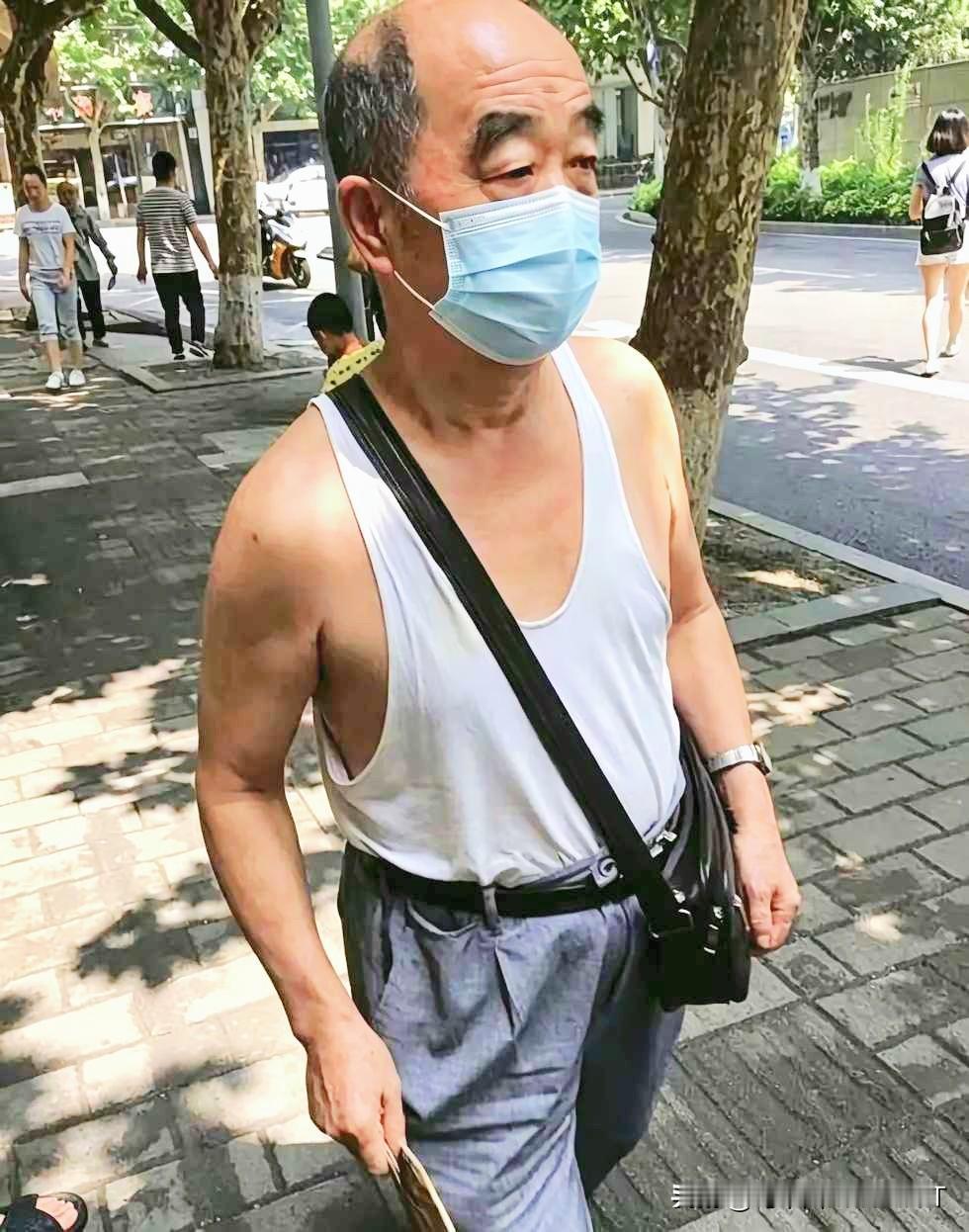 千万不要跟条件太好的女人相亲我朋友今年33岁，上个月亲戚给他介绍了个对象，38