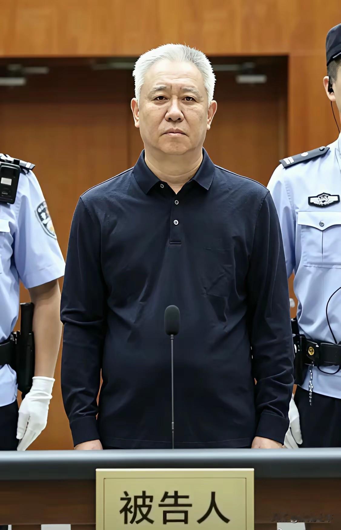 许家印估计恼啊[捂脸哭]，明明只是喝了一口汤，却要结一桌子“菜”的账！不过也算风光