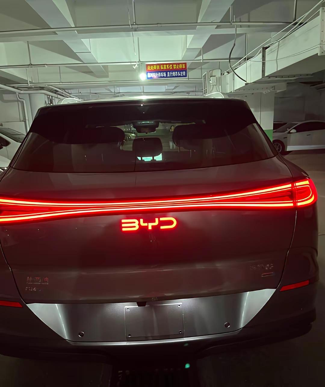 现在不少换车的，都是因为生意做不下去了。一朋友就是。他家那台丰田霸道，开了十