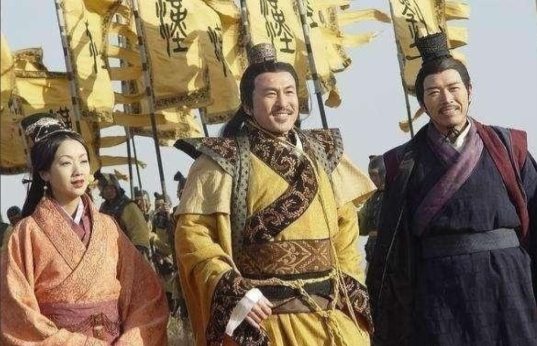 刘邦当了皇帝后，忽然想起自己和曹寡妇还有一个儿子，于是便回到沛县找人。没想到，曹