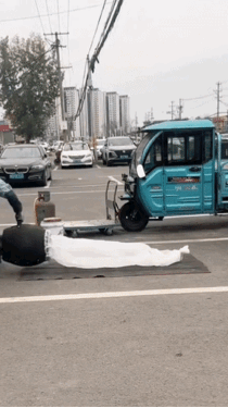 狗狗都没整明白就消失了。