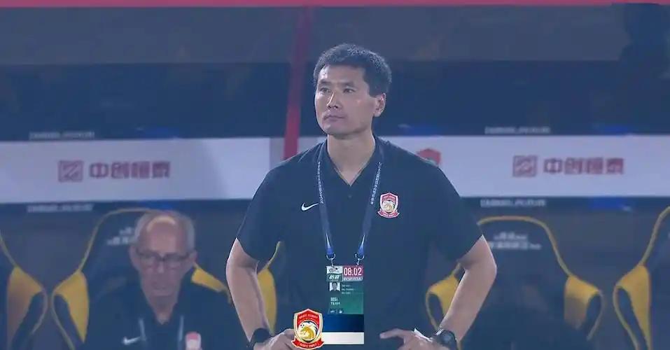 海港球迷不理解！为何邵佳一成为金帅！穆斯卡特却没有！邵佳一带领的西海岸只有获得第