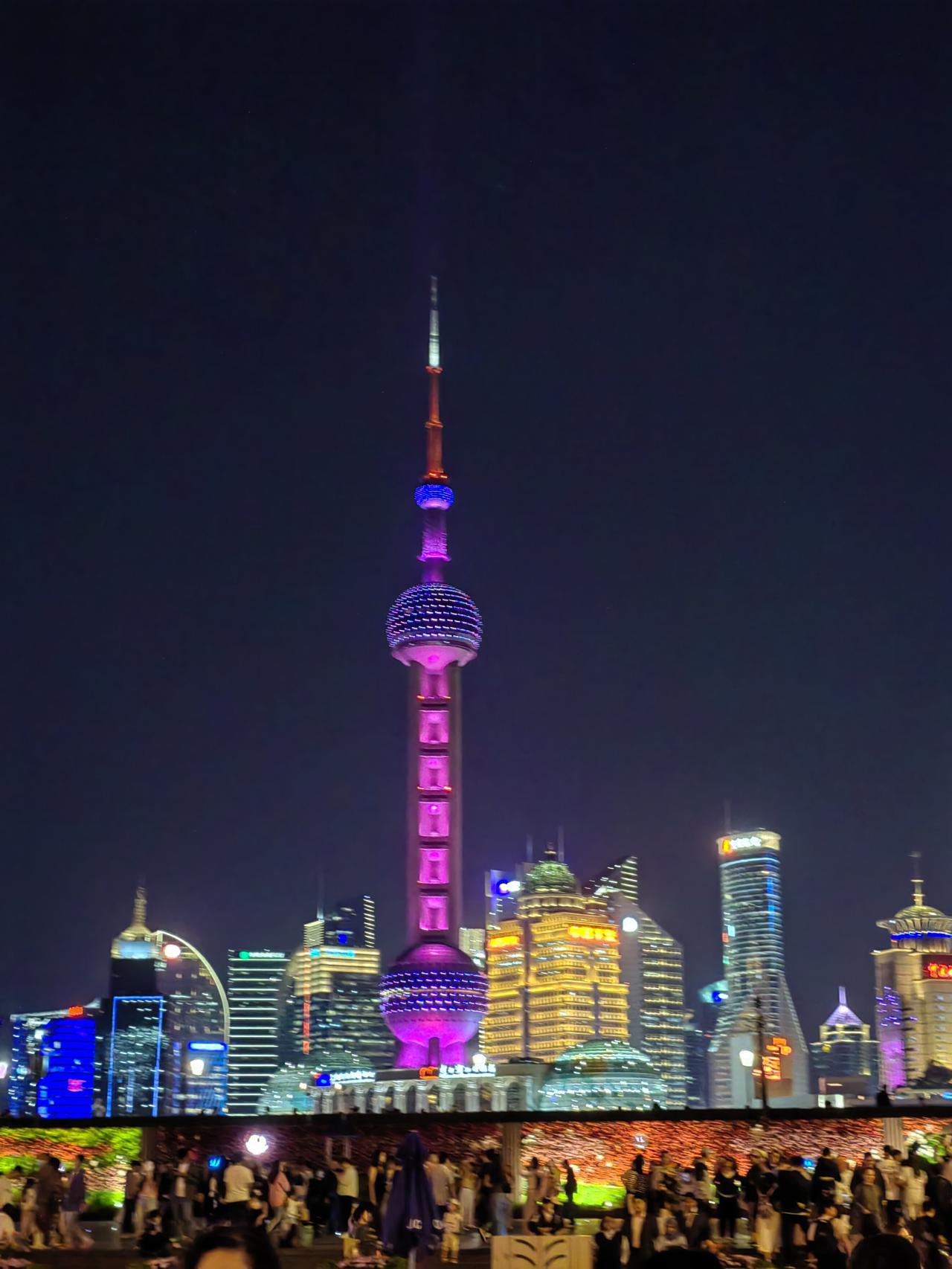 上海经济实力强劲，2025年进入世界城市前五位一、根据多个权威榜单的统计数据