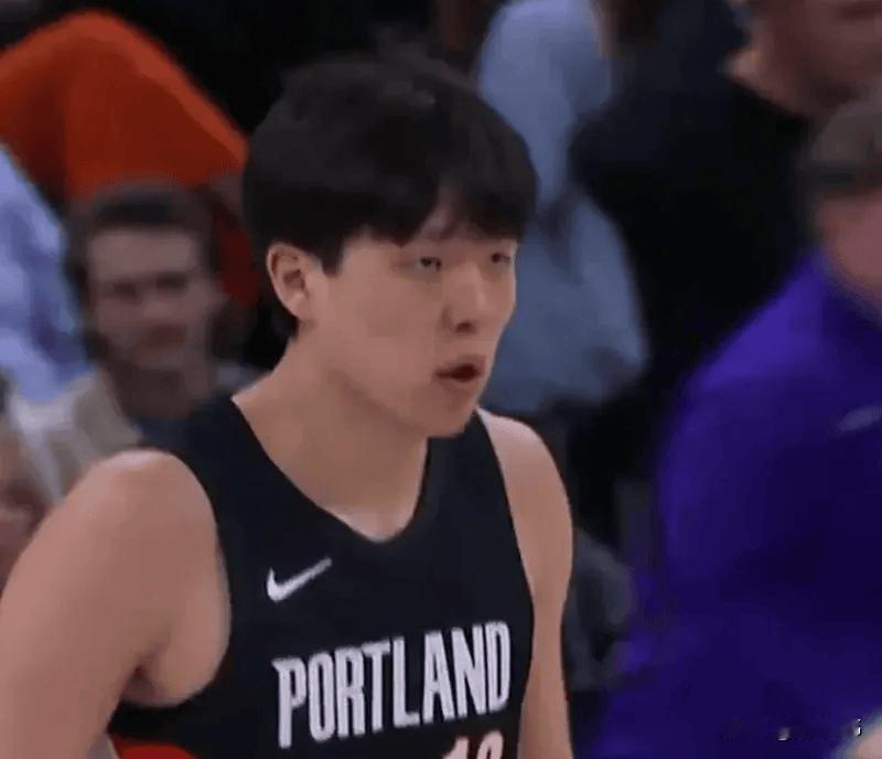 半死不活！杨瀚森今天还是一样，只得到一星半点的上场时间，得到2分！杨瀚森是所