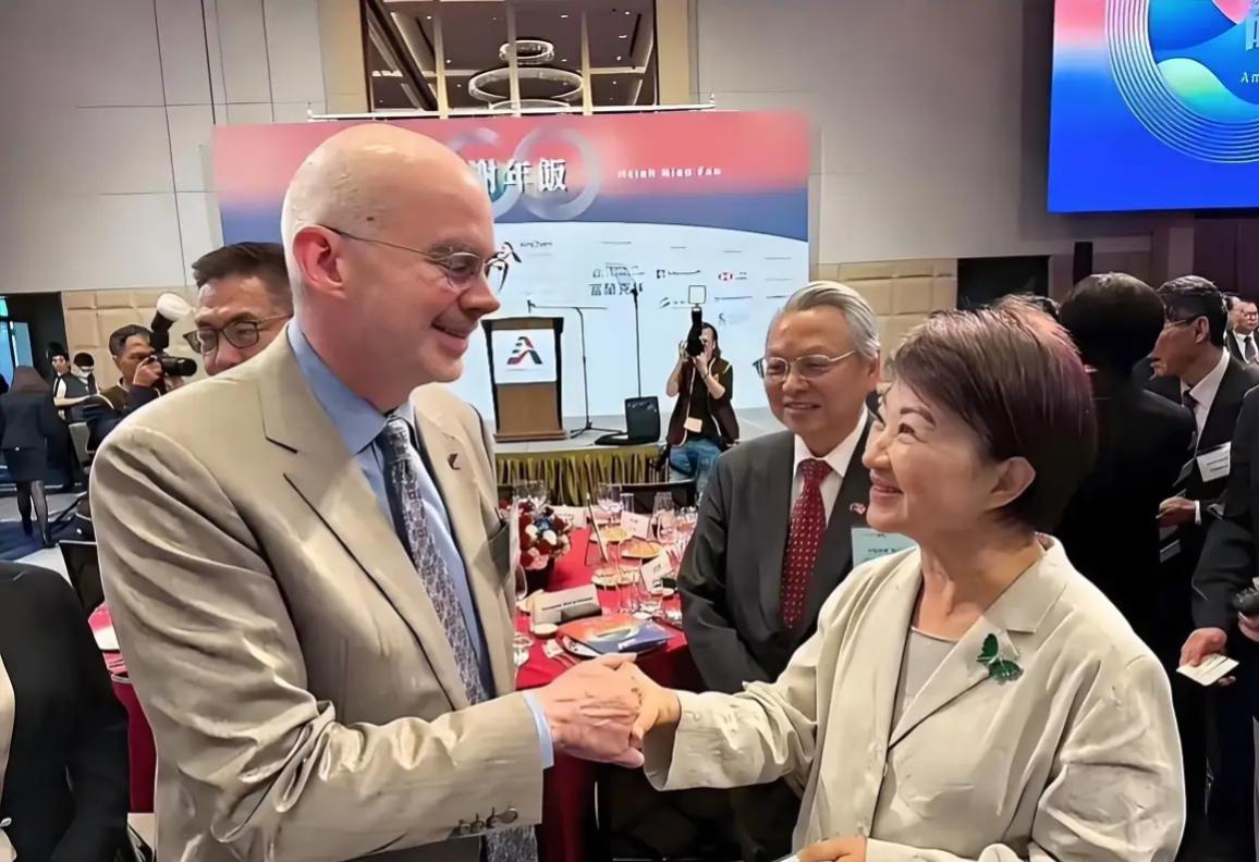 重批谷立言“蜂巢论”！黄暐瀚称他是美国传声筒，卢秀燕高调站队前途堪忧！