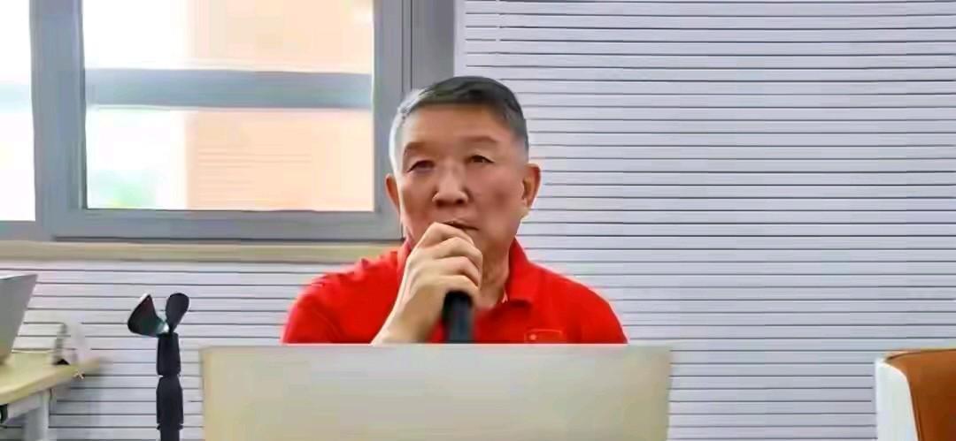 中国女篮主帅解读选人标准，肯定老将功绩，国家队大门向她们敞开中国女篮国家队现在是