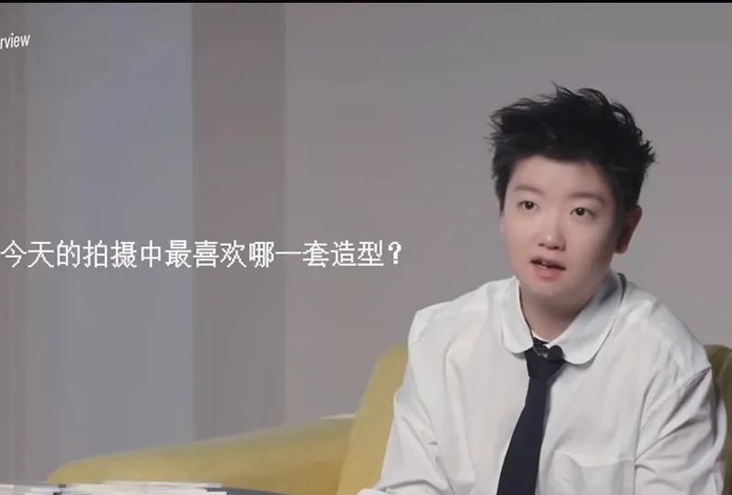 突然发现，莎莎是懂人情世故的！嘉人的“挖坑式”提问，居然被莎莎一一化解！