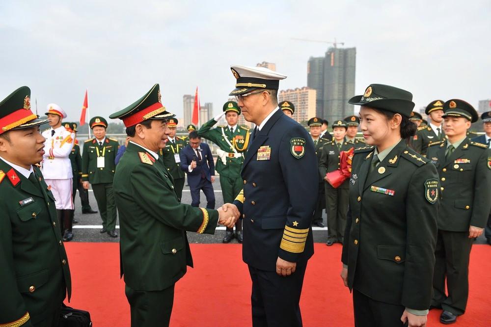 潘文江来了，中越第十次边境国防友好交流活动在广西举办。潘文江兴致勃勃地参观了