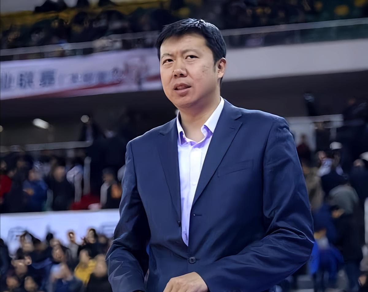 王治郅盛赞焦泊乔：今夏进步最大，男篮未来内线支柱王治郅针对焦泊乔在国家队热