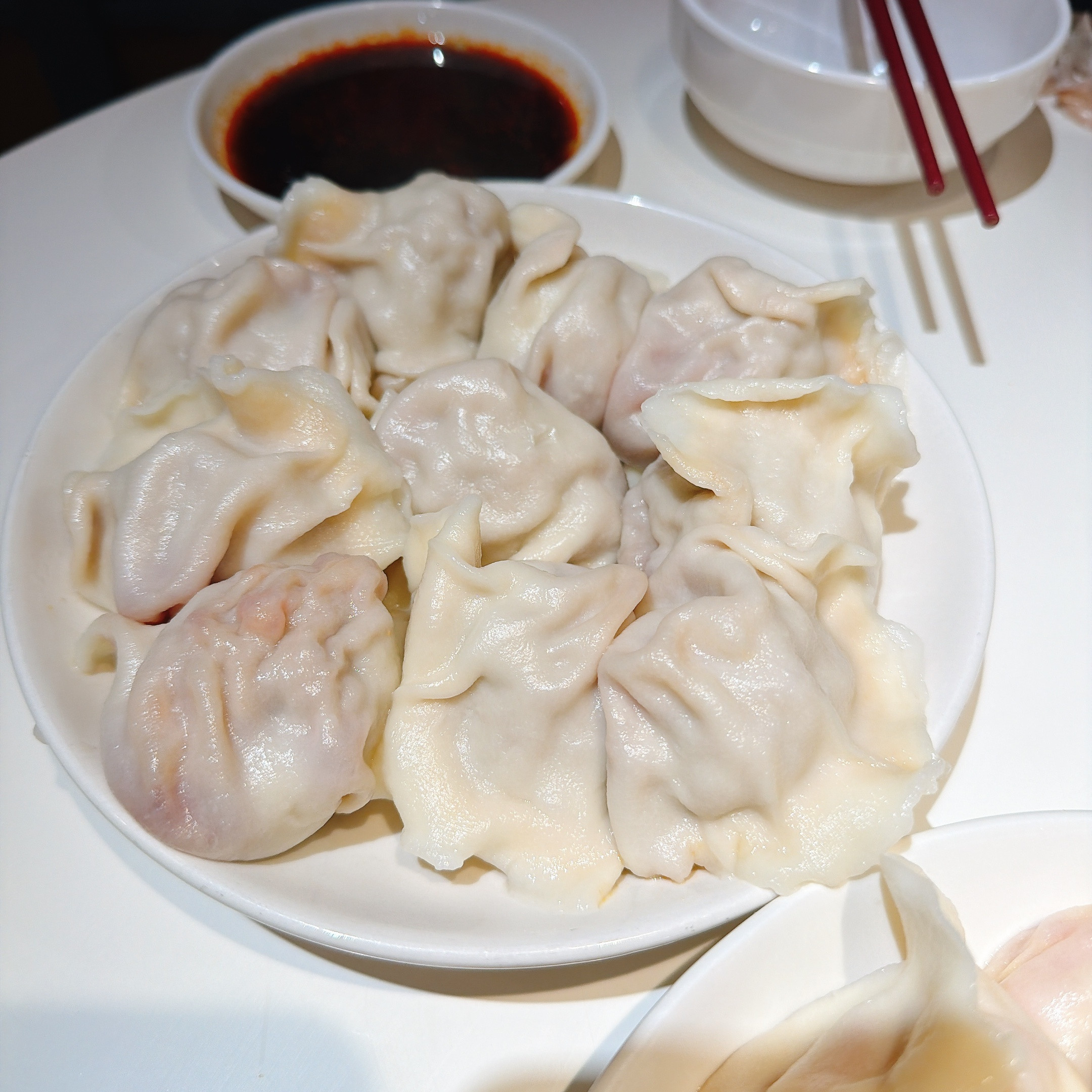 今天不吃烤串了，到北京排名第一的饺子馆学习一下。这巨大馅儿饺子，带劲啊！​​