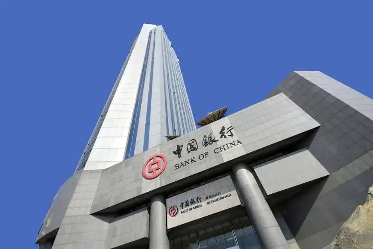 8月3日起建行部分网点中午要关门午休了。这消息一出，网友怒火全在“一刀切”上。1