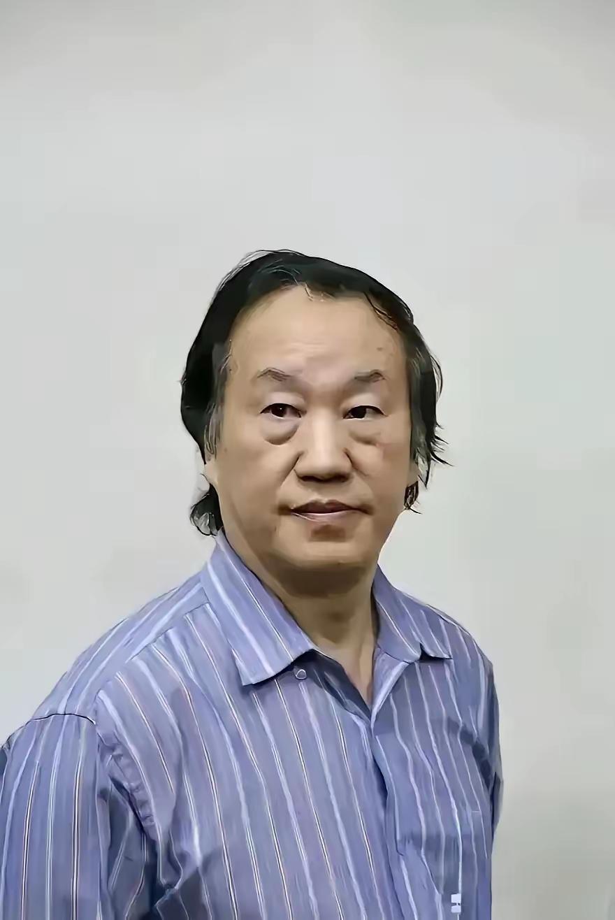网传评论区，很多铁铁都说，这几幅画，是清华美院戴智顺教授画的他爸爸的。难道是真的