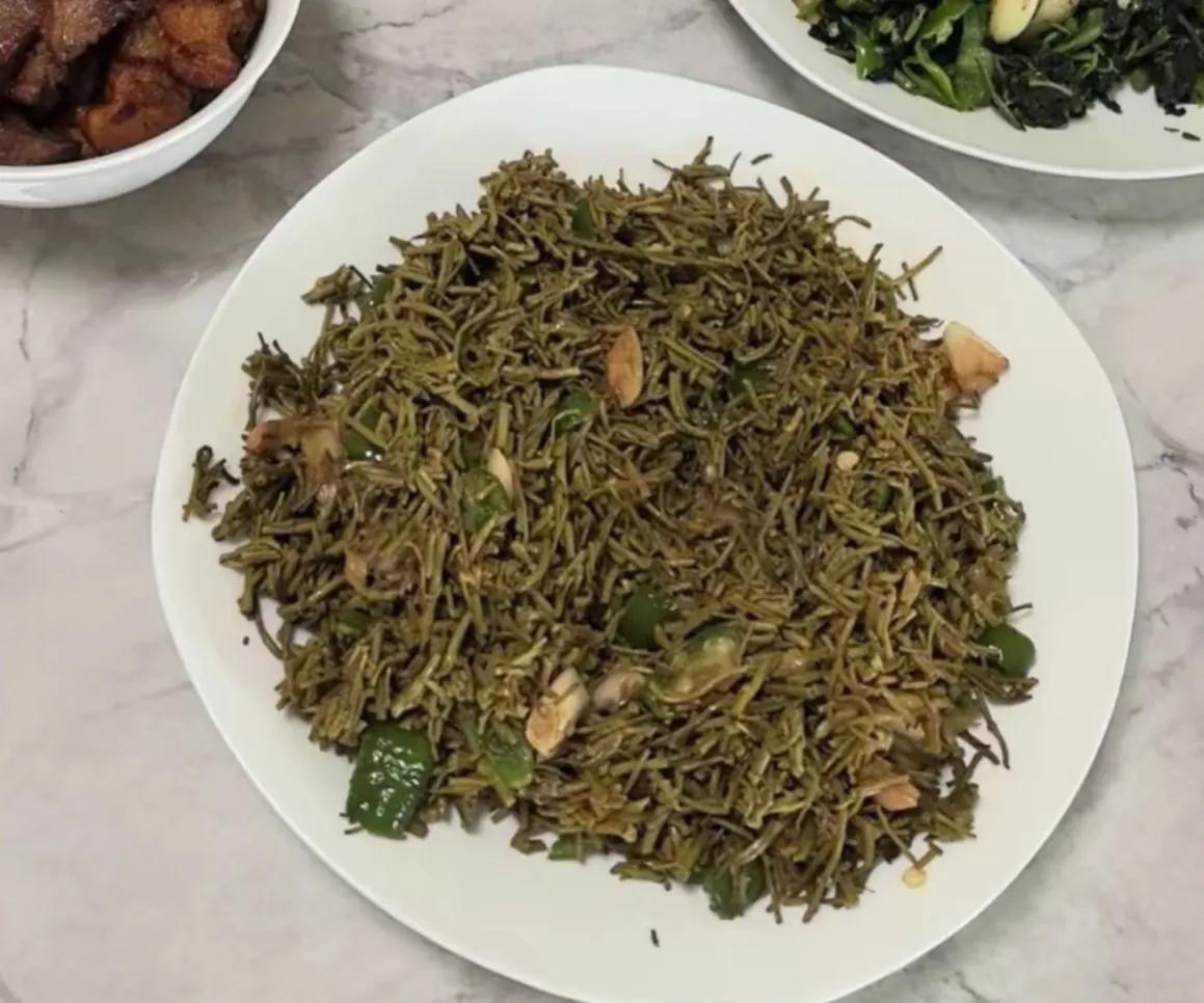基本上只有安徽人会吃的一道菜弄起来比较麻烦但是清脆爽口绝对的一道好菜知道