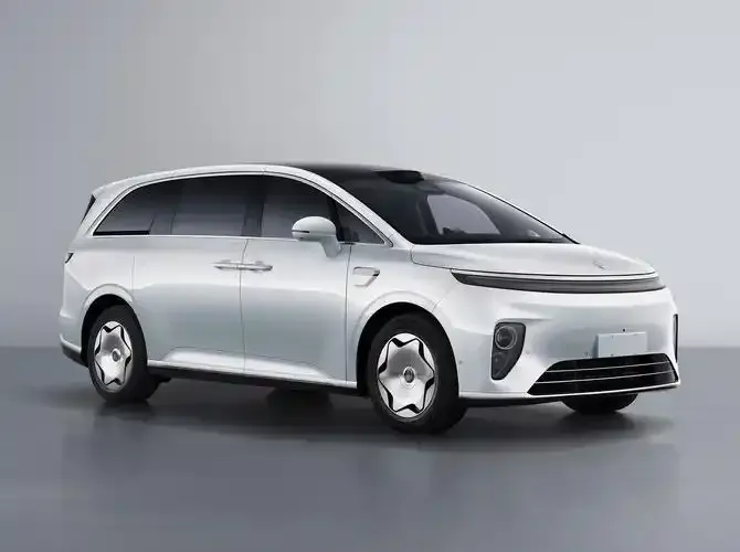 腾势D9、赛那、智界V9是这个价位主流MPV，享界V8预售32.98万起，主打“9系配置、8系价格”