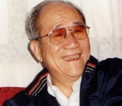 1950年的冬天，侯宝林把三个妻子叫到堂屋。窗外的雪粒子敲打着玻璃，屋里的