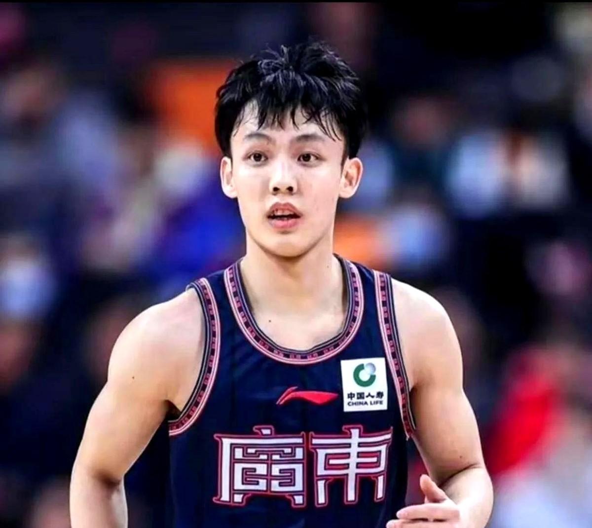 我跟你说个事儿，你可能都不信，广东队为了让徐杰多拿点钱，可以说是处心积虑地