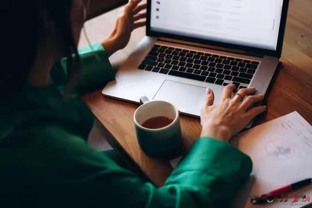 谁能想到，上班早到被开除！这事听起来挺稀奇，可是还真有，不过不是在国内，而是发生