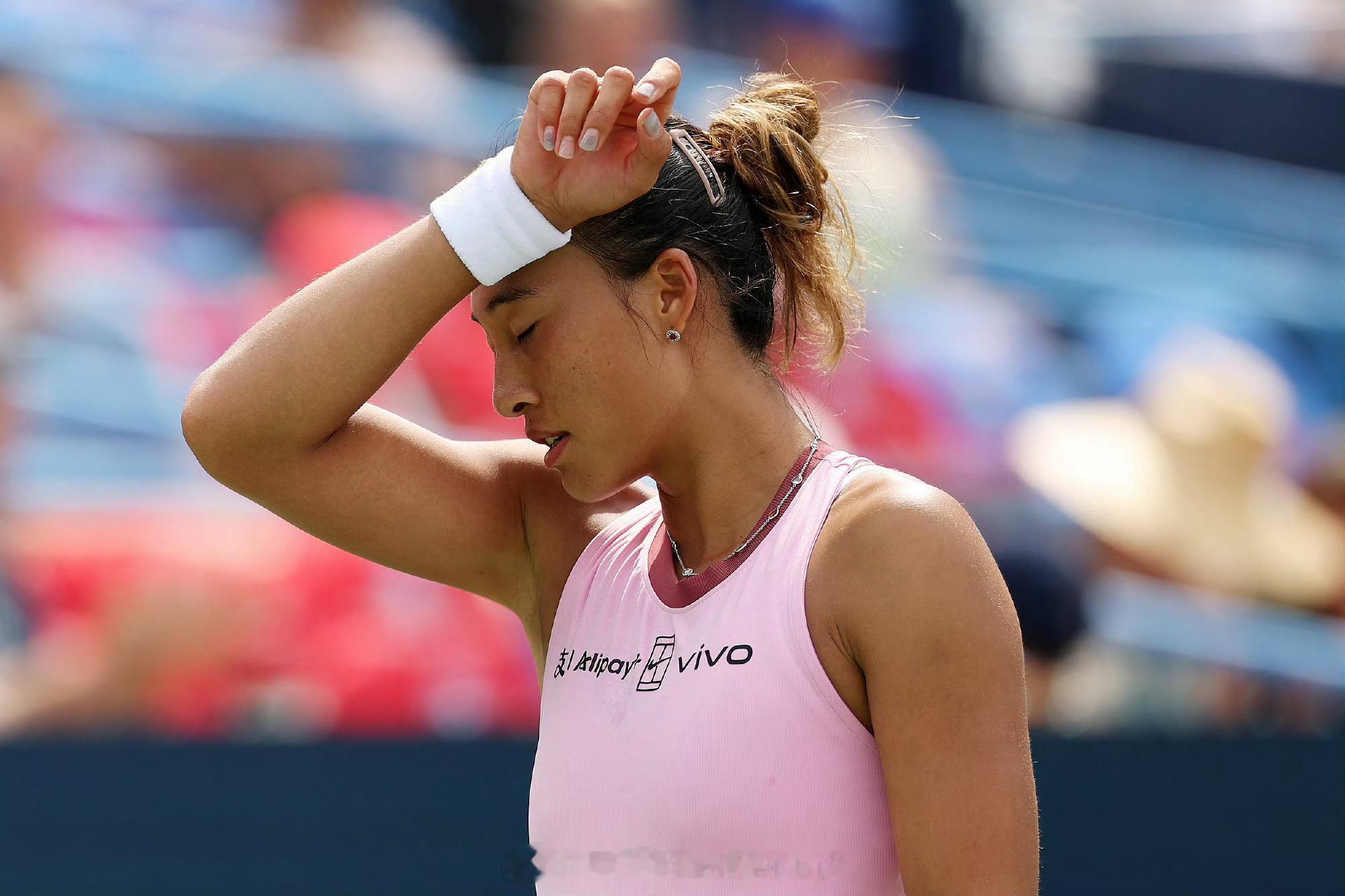 郑钦文无缘多伦多站正赛2026WTA1000多伦多站，郑钦文状态不佳，以3-