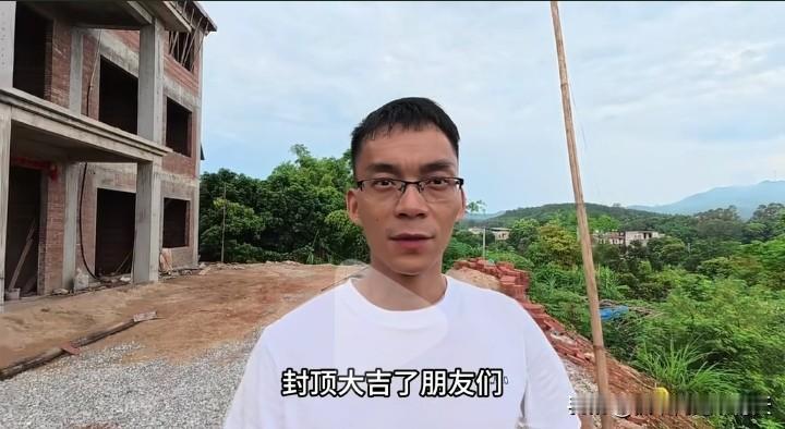 耗资近33万，唐尚珺同学的豪宅终于封顶大吉了！唐同学迫不及待地将这一好消息告诉众