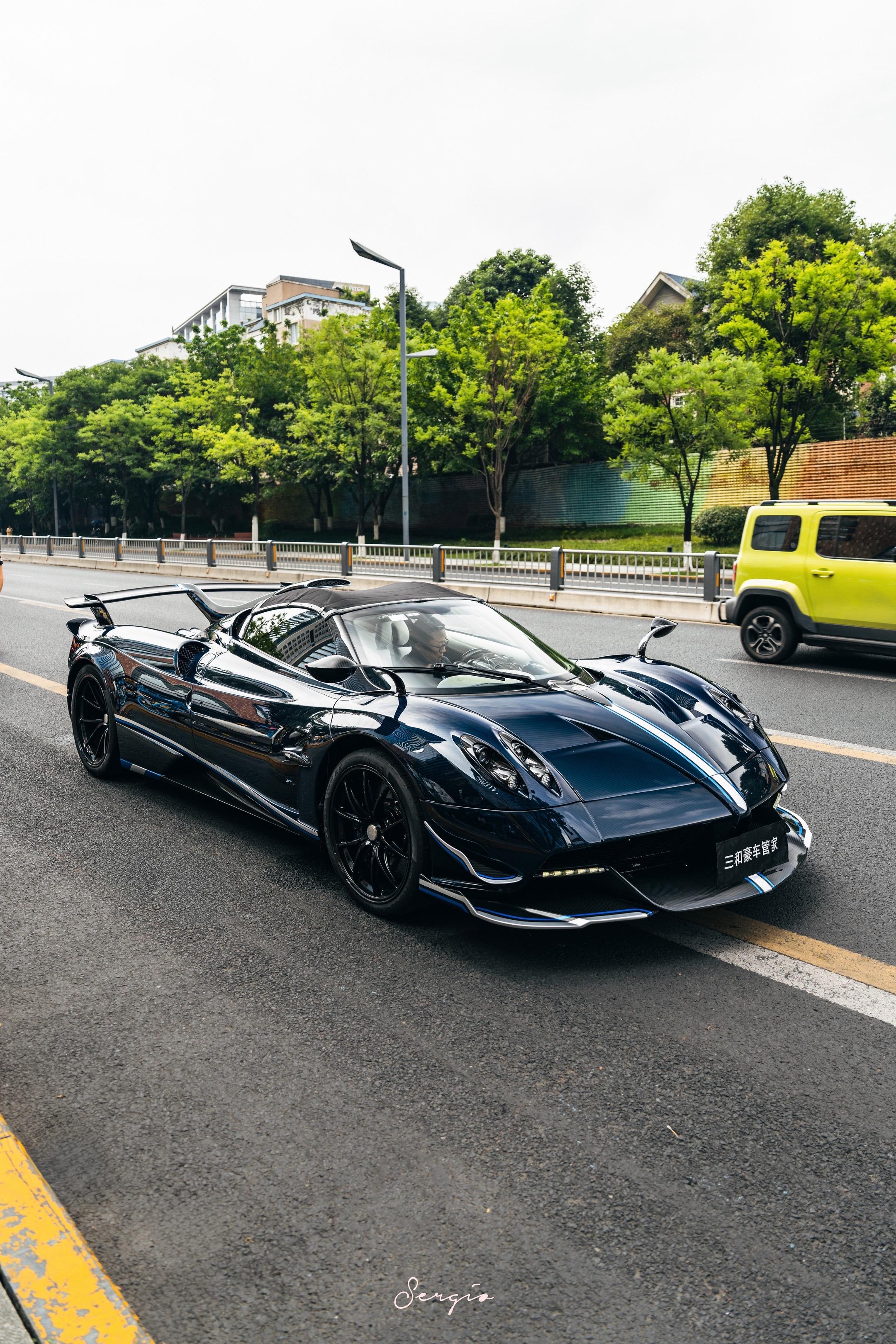 成都最知名的一台帕加尼敞篷Huayra.编号为76067的一台升级为T...