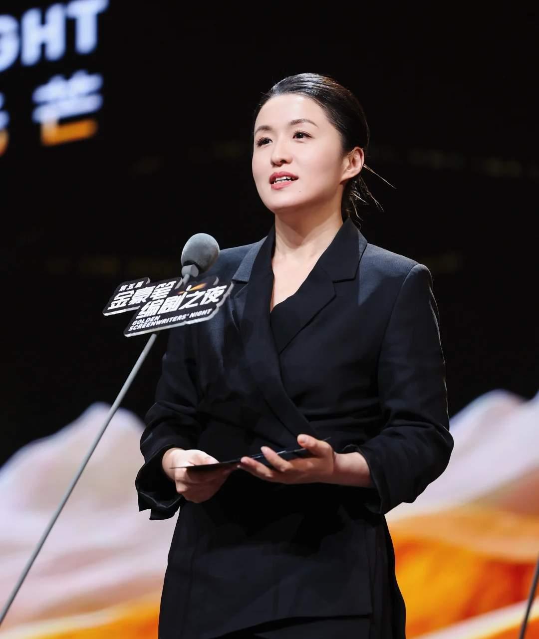 秦雯袭警的事情出了结果，袭警只是拍了一下肩膀，被捞出来只是吹牛，这个瓜没啥