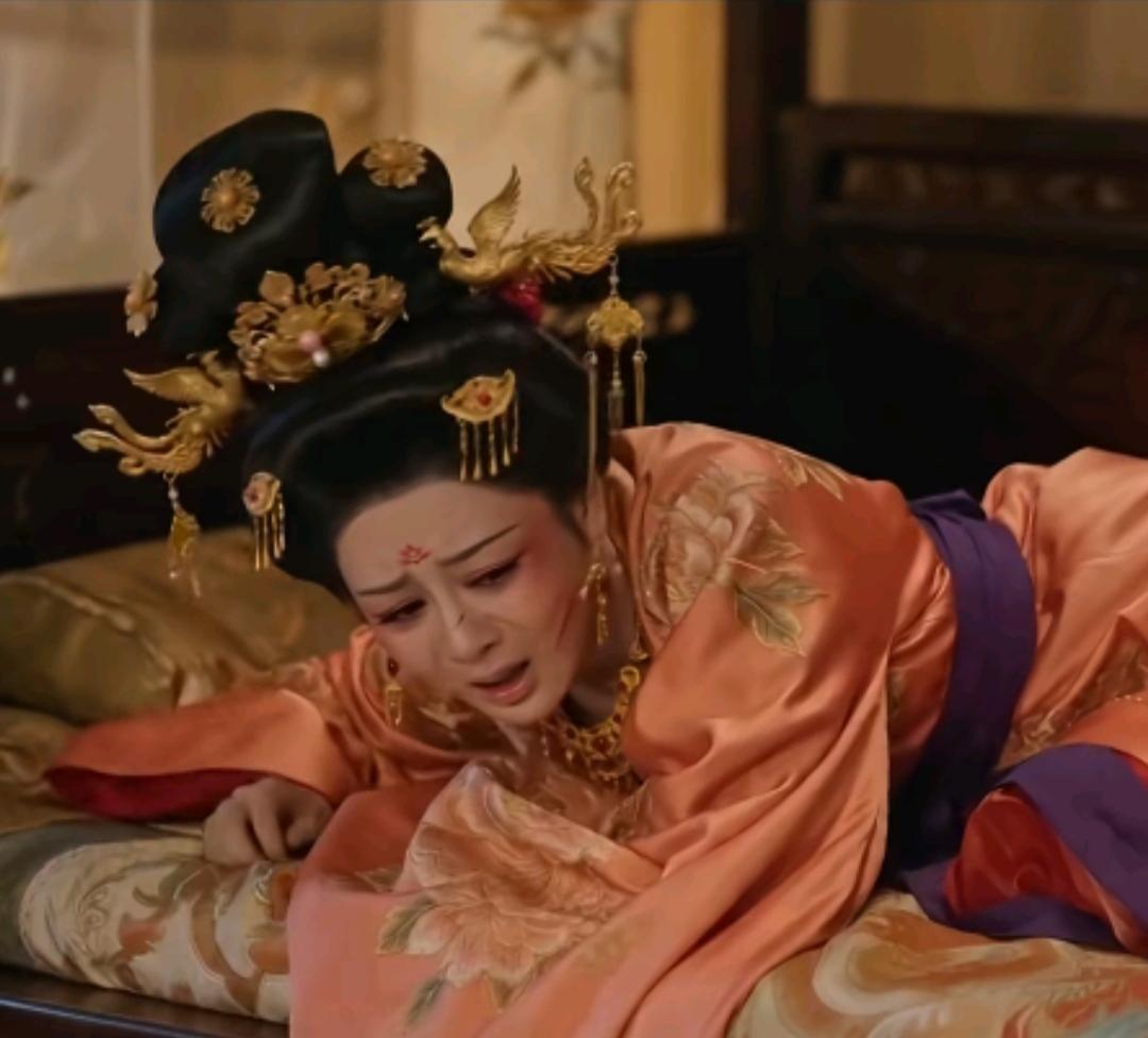 杨紫维权了，原因是她的脸被盗用了，有一部短剧，用AI直接复刻了她的脸，连