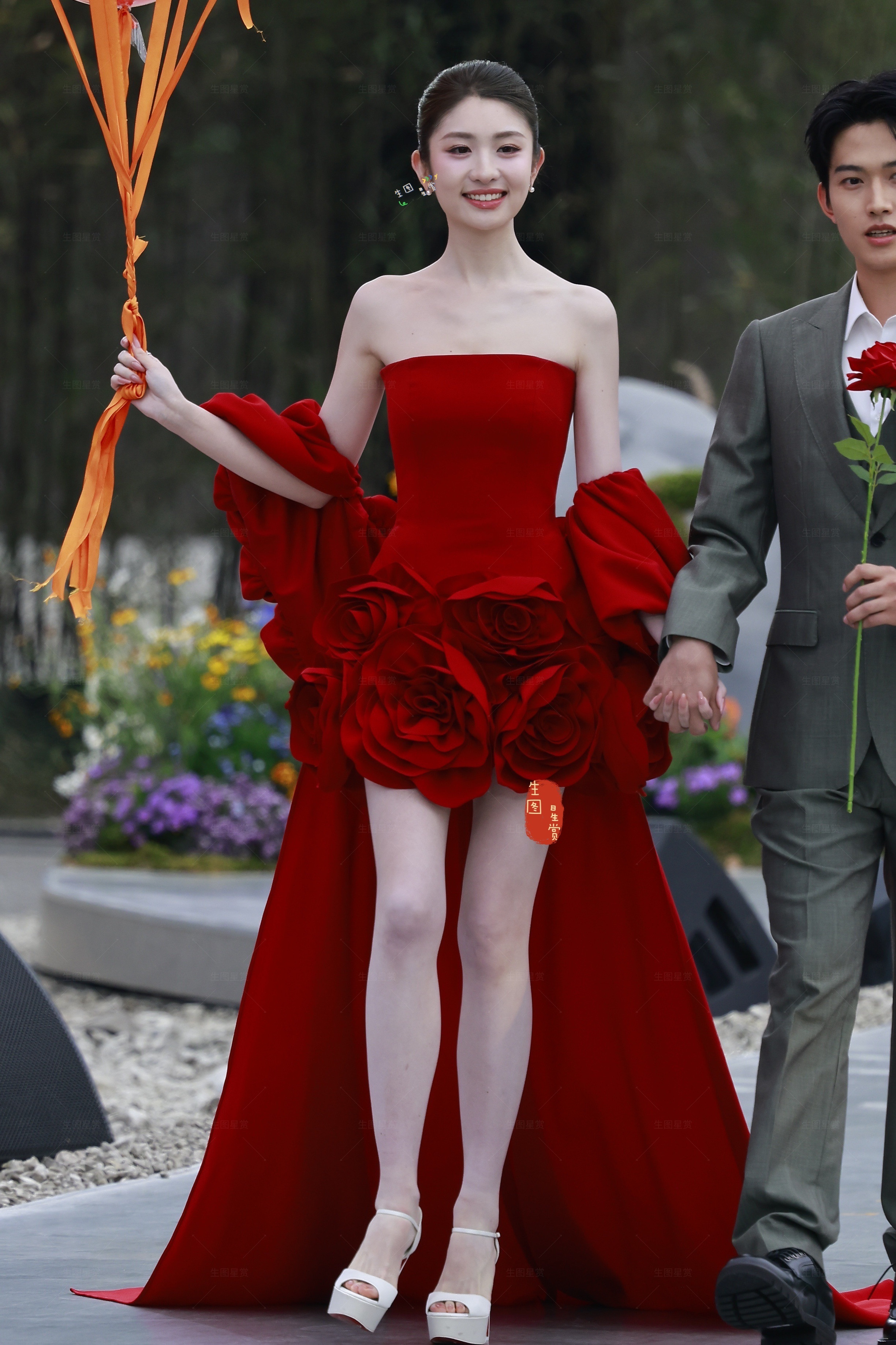 恋综女神徐如蓝来了红裙摇曳皮肤白到发光💃🏻🫧徐如蓝260327REDGAL