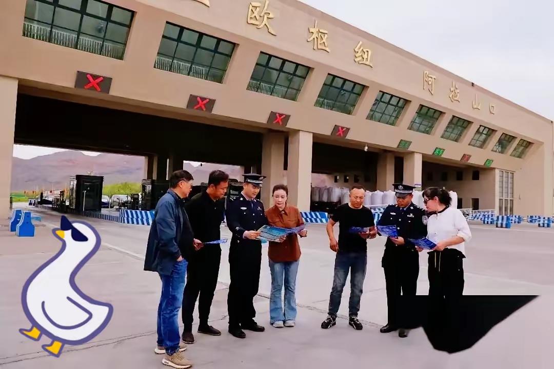 四川南充那几个外籍人员，签证过期了只给了警告，还当场给补办延期！事情发生在南