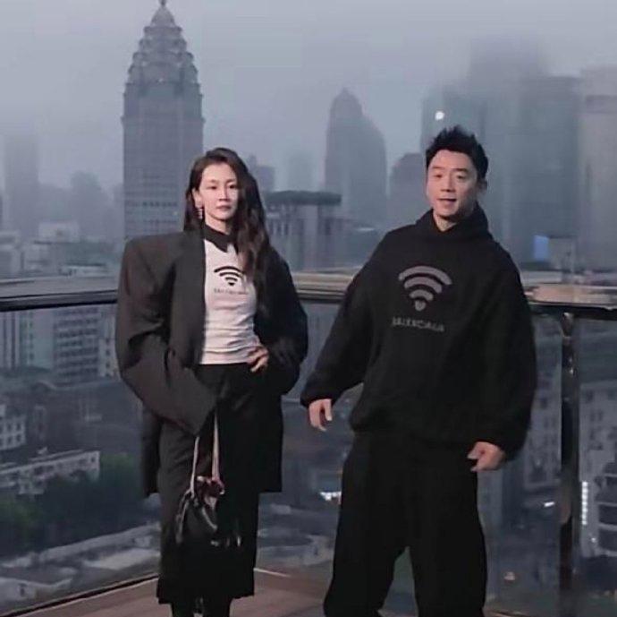 这估计是郑凯最想删除的照片。郑恺穿的这一身，老婆苗苗都忍不住要笑。