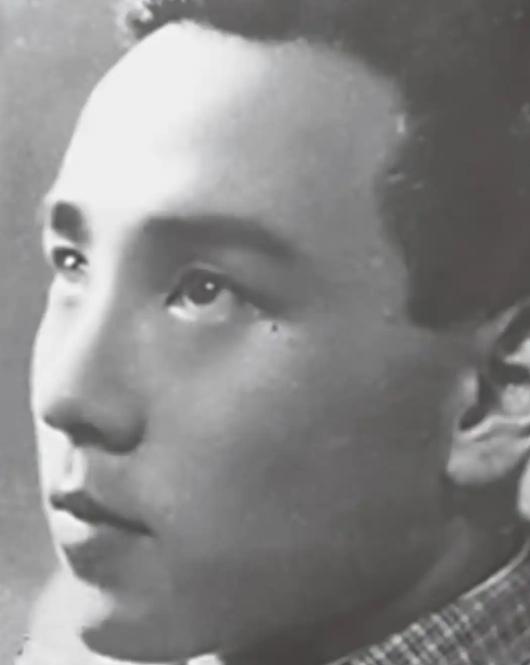 1943年，梁山机场响起轰炸声：22架日军战机，发动偷袭，地面飞行员纷纷躲避，此