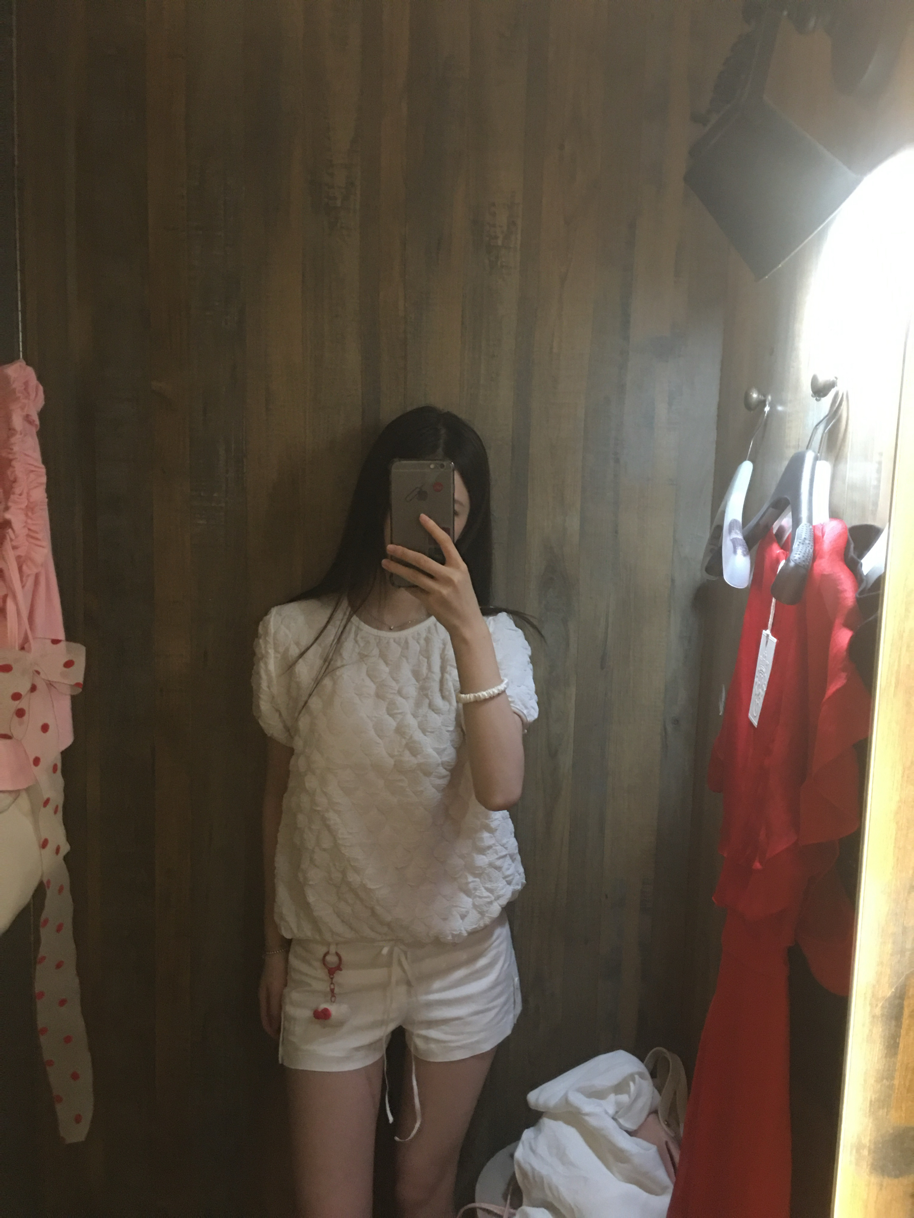 我最近狠逛古着店买到觉得很好看的衣服和包们