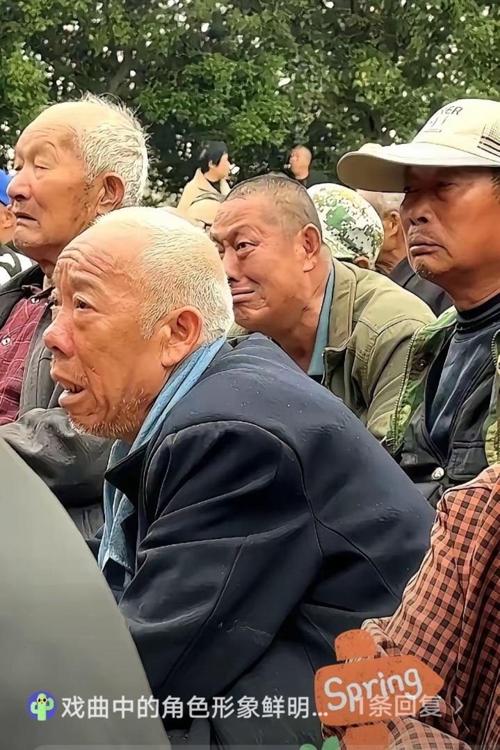 老板花50万为父办寿唱大戏，现场场面火爆。山东梁山有个老板掏了50万，请河南豫剧