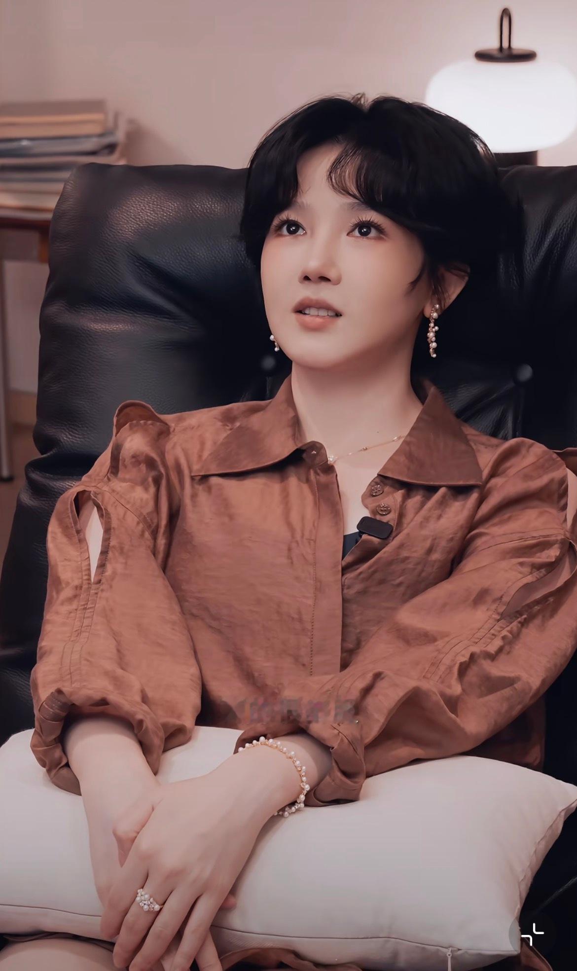 陈小纭脸之前明明那么好看，现在怎么成这样子了呢？还是以前的造型好看，像公主一样