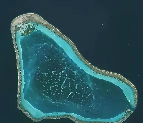 不要再说给黄岩岛填岛了，这是不现实的，我们只能守，黄岩岛周围，出了泻湖范围，水深