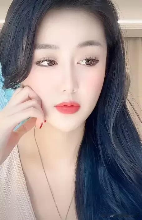会有这样的男人吗?他会给你扣内衣，会给你系鞋带，他会给你暖手暖脚的男人，愿意