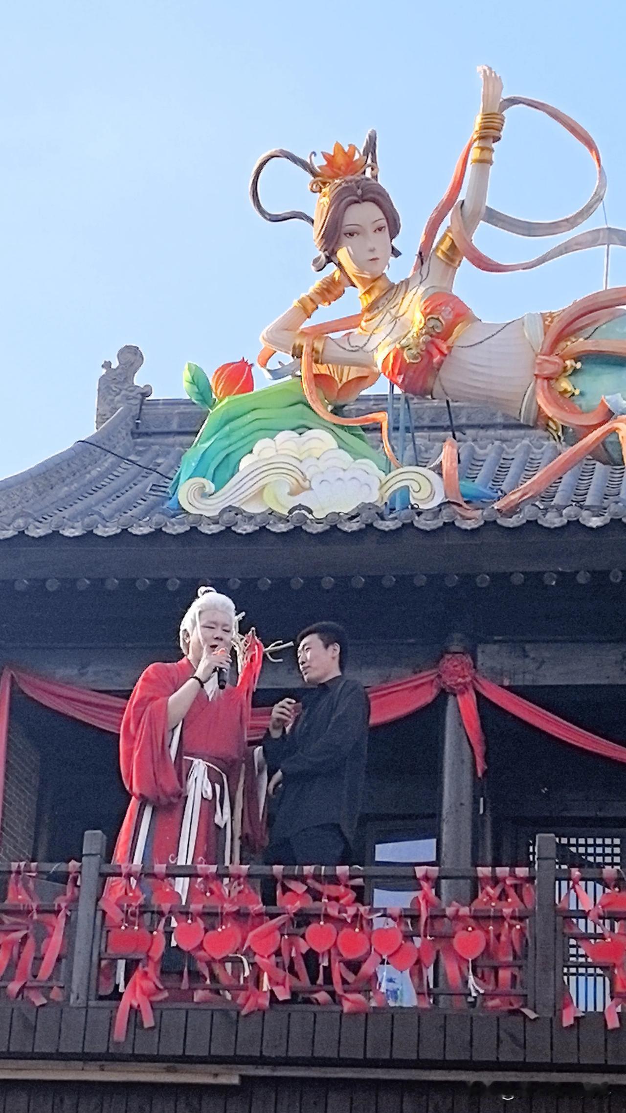 幽默调侃牵线，这节目挺火，洛阳的月老和开封的王婆哪个你更喜欢朋友们，这里是