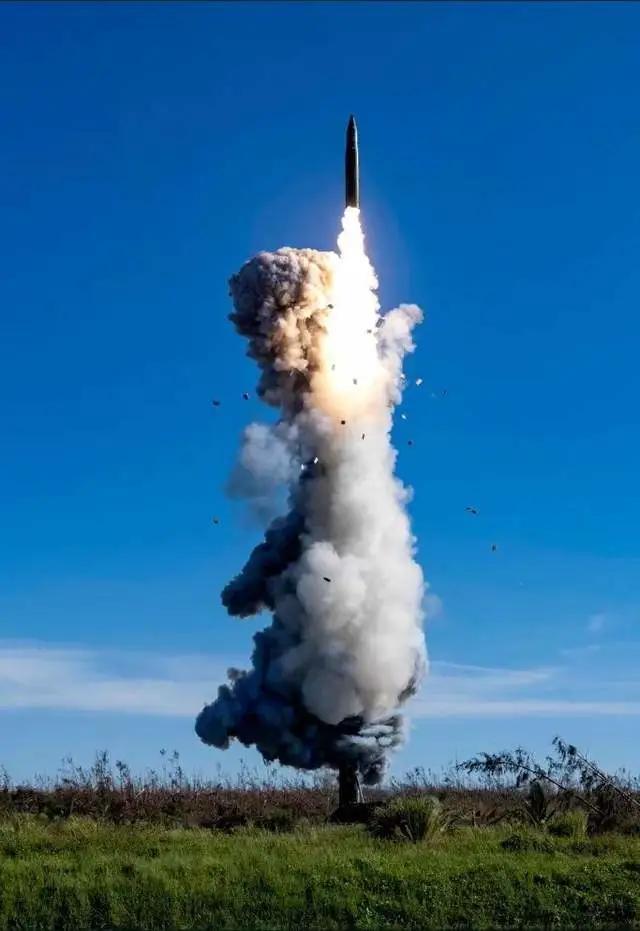 菲律宾防长凭什么？竟然敢要求中国放弃核武器！ 菲律宾这是哪门子的逻辑？最近，