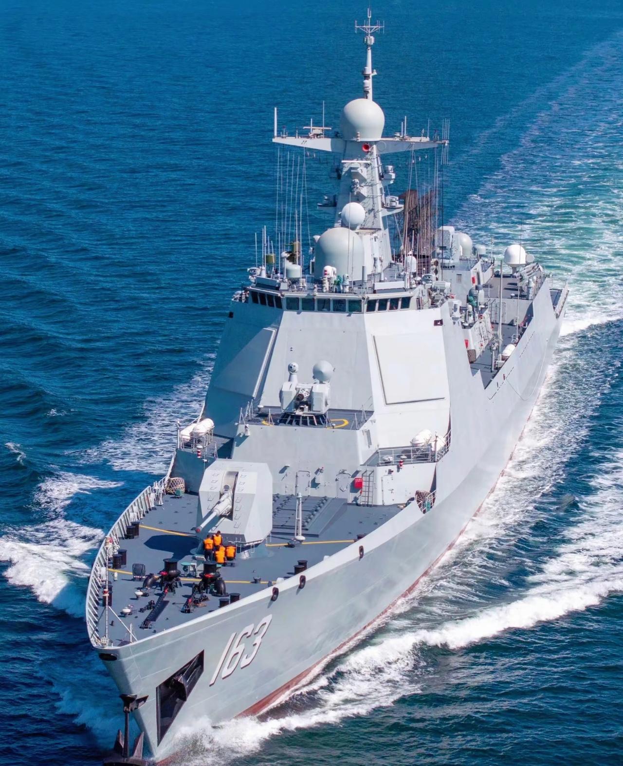 人家军舰都开到你家门口了。你第一反应不是抄家伙，是赶紧翻箱倒柜，琢磨着赔多少