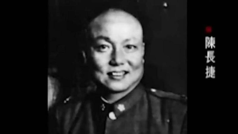 1957年，傅作义到功德林看望陈长捷，陈长捷激动地喊：“你在北平谈判，让我坚守天