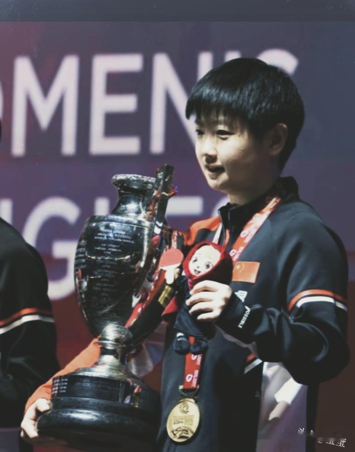 莎莎治疗时的痛呼声，太戳心了。赛前就不舒服，大头拦下采访护着她。怕疼的小姑娘