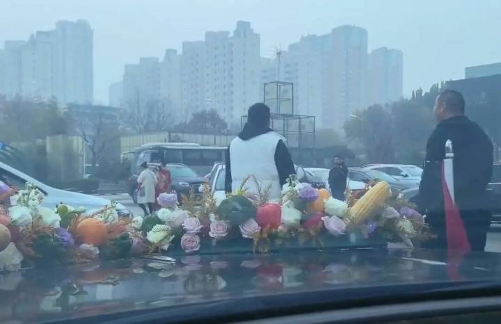 官方通报“婚车遭索要50条烟”: 实为9条, 6人被给予行政处罚、批评教育处理